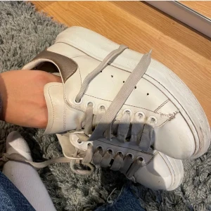 Alexander mcqueen  - Slitna Alexander mcqueens, kommer med låda & lappar