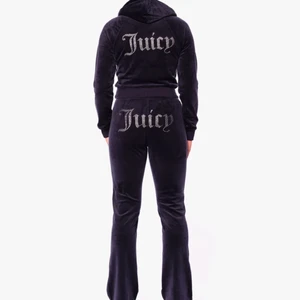 Juicy couture set sökes - Söker ett juicy couture sett helst i svart men mörk blått går också bra. 