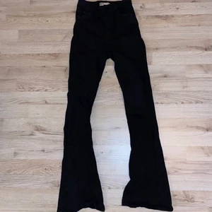 Bootcut jeans  - Bootcut jeans ifrån gina tricot i storlek xs, frakt tillkommer 