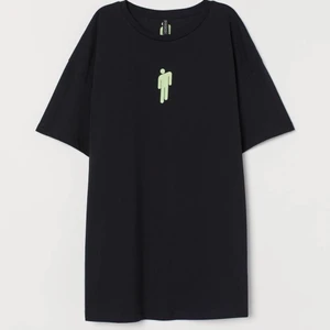 Billie Eilish x h&m - Säljer mina Billie Eilish kläder då jag ej använder dom! Tröjan är oversized så passar xs-xl, mössorna är onesize 80kr st + frakt tröjan 100kr + frakt