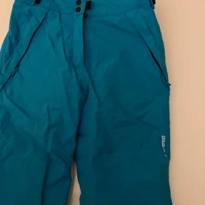Everest byxa - Skidbyxor junior 146,använda en säsong.Kornblå.