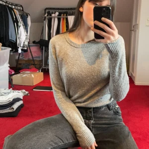 Tjocktröja från topshop - Stickad tröja från topshop. Väldigt skön! Storlek 38. 50kr!