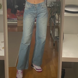 Jeans Wide Leg  - Jeans från junkyard som bara ligger i garderoben! Size 26 🌸 Säljer hela oufiten, kolla min profil!