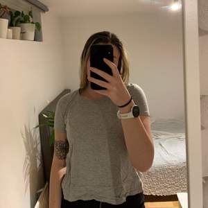 Superfin basic t-shirt från Zara i storlek S