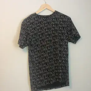 En tröja från Carlings i storlek M, inte ofta använd. Tvättas självklart innan den skickas, kan mötas upp i Stockholm.