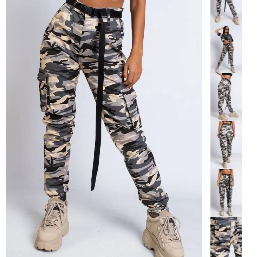 Supercoola camouflagebyxor från Madlady, sparsamt använda så skicket är jättebra! 💛 . Jeans & Byxor.