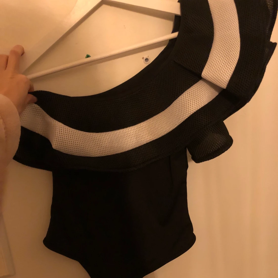 Svarta klänningar och kläder S