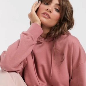 Pink hoodie from Weekday -  Populär men slutsåld Hoodie från weekday i en fin rosa/brun färg nu till salu. Inget fel på plagget men måste rensa. Knappt använt. Buda i kommentarerna🔥😋🤩 nypris: 350 