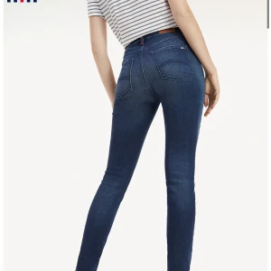 Tommy Hilfiger jeans  - Nästan oandvönt, super snygga! High Rise skinny santana ordinarie pris 1200