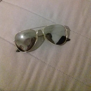 Kayoba solglasögon  - Har ett märke se sista bilden annars nyskick Kan skickas mot frakt kostnaden kolla gärna mina andra annonser