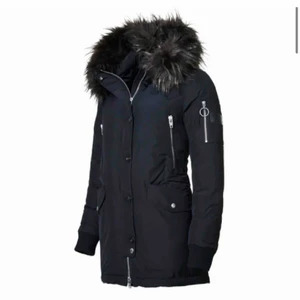 Rock and blue - Jätte fin jacka från märket RocknBlue. Inköpt förra året men tyvärr inte fått så stor användning för den! Nypris: 3995:-