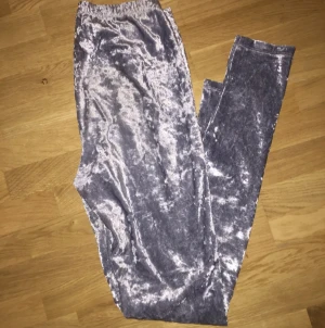  - Använda en gång. Bra skick. Från monkey.
Dom är inte så glansiga i verkligheten. 