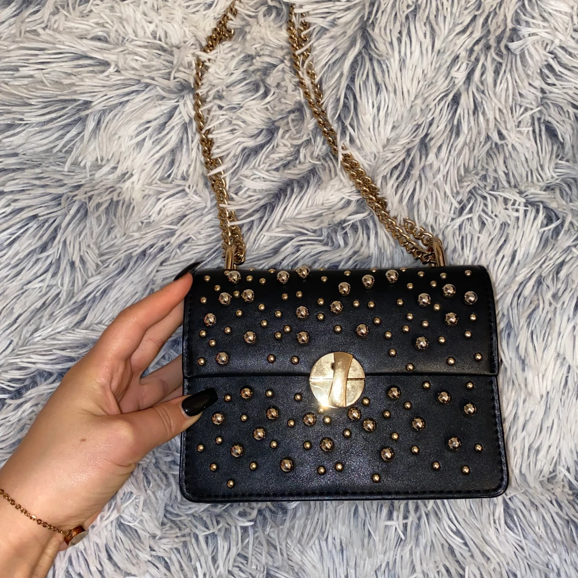 Väldigt fin liten väska ifrån topshop. Köpt för ett par år sen men inte vart så användbar för mig.