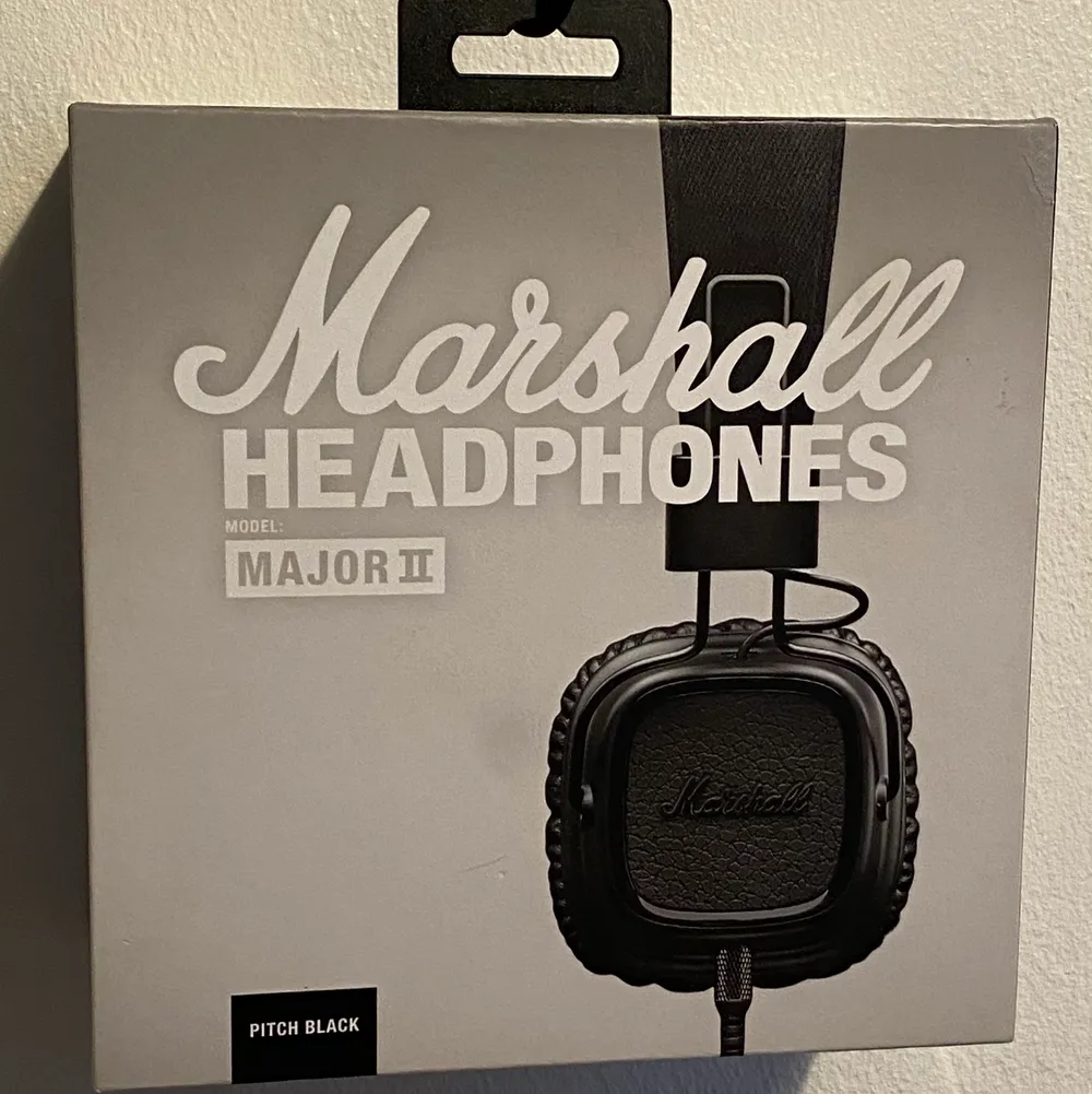 Säljer helt nya Marshall hörlurar major 2. Har aldrig öppnat förpackningen, den är helt stängd!. Övrigt.