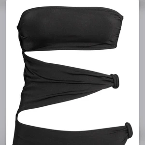 Cut- out baddräkt, HM - Baddräkt från HM som sitter as snyggt!!! Nyskick!