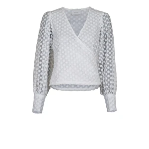 Neo noir blus - Säljer min Neo noir tröja. Så fin på men tyvärr liten för liten. Använd fåtal gånger så i super skick