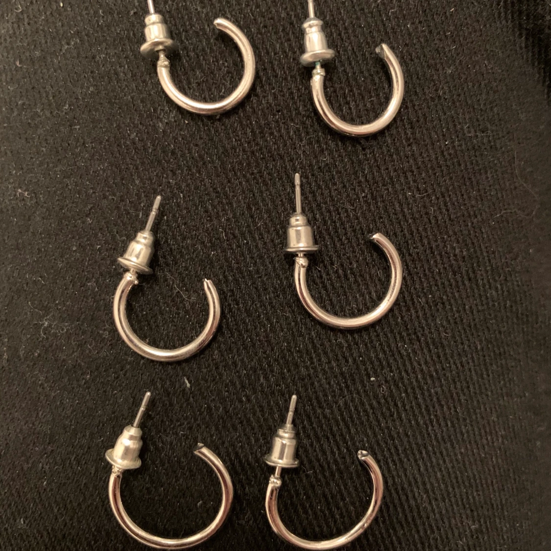 Silvriga öronhängen ringar  - 90