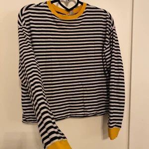 Randig tröja - Kund står för frakt, fint skick 