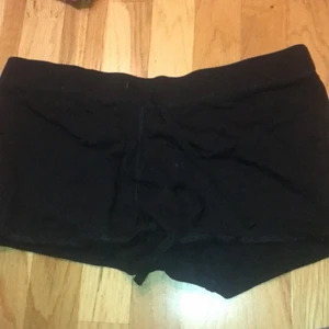 Korta svarta mjukisshorts - Säljer för 50 kr med gratis frakt!