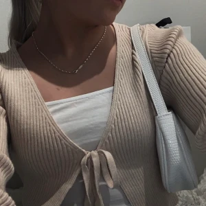 Kofta - Helt ny/nyskick, oanvänd. Skickar inte i nuläget.