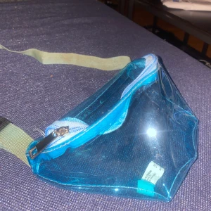 Magväska - genomginlig matväska, snygg på fest/festival. använt fåtal gånger. frakten ingår i priset⚡️