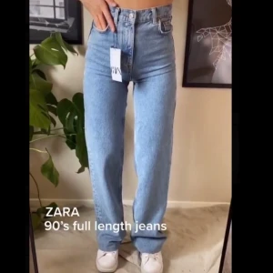Snygga Mom jeans - Snyggaste Mom jeansen!😍 Helt nya aldrig använda. Säljer pågrund av en aning stora på mig för köpte fel storlek och är väldigt kort. Köparen står för frakten ifall vi bor nära kan man mötas upp🤩