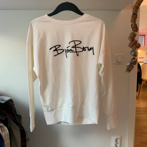 Björn Borg tröja för både könen - Aldrig använd björn Borg tröja. Nu pris 899kr, jag säljer för 350kr