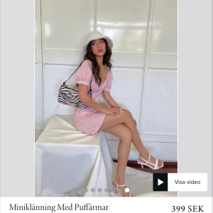 Klänning från nakd  - Fin oanvänd klänning från nakd!                             Säljer pga att den var fel storlek.                            Pris kan diskuteras:)