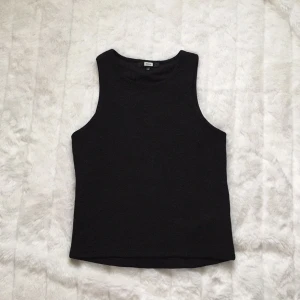  - Oanvänt linne från Bikbok. 