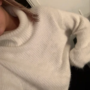 Tröja - Super mysig o fin tröja till vintern o h hösten🤎 från h&m, har inte kommit till användning, köparen står för frakt🤍🤍