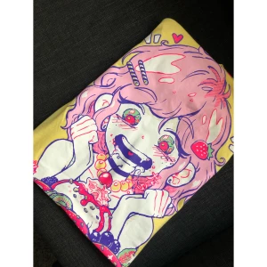 Omocat tshirts  - En snygg Tshirt köpt på omocat i Japan, storlek S (oversize) aldrig använd. Möts gärna upp i Malmö annars tillkommer frakten 💌