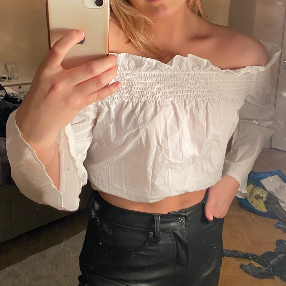 Vit off-shoulder blis