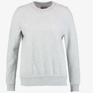  - Calvin Klein tröja Aldrig använd,  ordinarie pris 899 kr