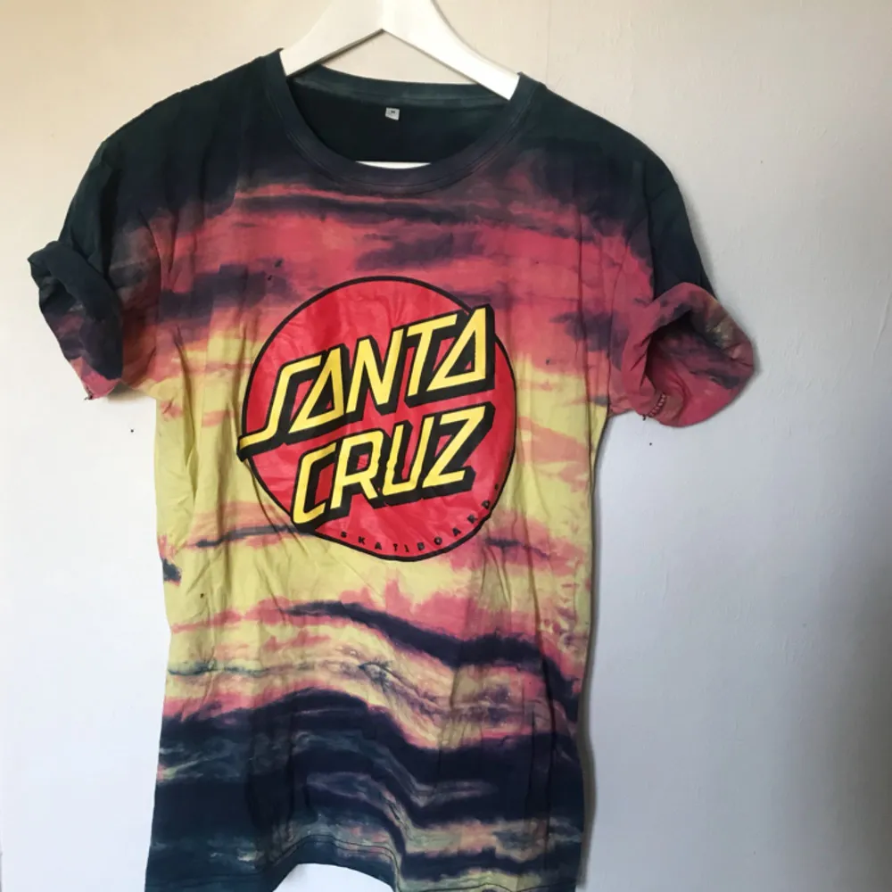 Asball Santa Cruz tisha, aldrig använd. Inte äkta.. T-shirts.