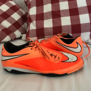  - Storlek 44,5 Bra skick Köparen står för frakt:)