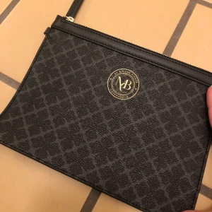  - Oanvänd Malene Birger kuvertväska. Som ny!   