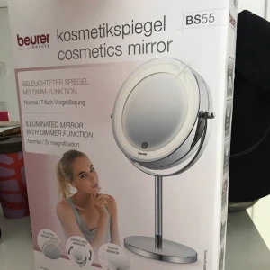 - Helt oöppnad förpackning, sminkspegel med inbyggd ledlampa. Från märket Beurer och köpt för 799 kr, säljer pga missade sista returdagen! Helt orörd somsagt! Kan mötas upp i Stockholm ✨ 