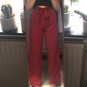  - Säljer ett par fina kostymbyxor från bikbok! Aldrig använda 