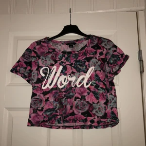  - Säljer denna magtröja från Monki eftersom jag inte använder den mer. Den är i väldigt fint skick trots att jag använt den flitigt. Betalas med swish och det är du son köpare som står för frakten. ✨