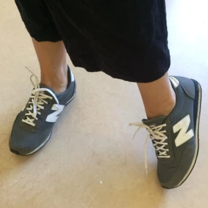  - Skitsnygga skor / sneakers från New Balance, strl 39,5 men mer som en 38,5! Fint skick. Skickas eller hämtas i Gbg 🦕✨