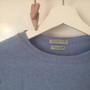  - Tröja i himmelsblått från United colors of benetton i merinoull blandning🌸