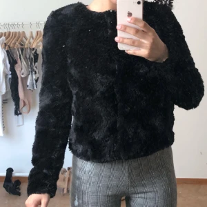  - pälsjacka från veromoda. FRI FRAKT