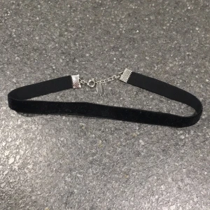  - Choose i sammet, ink frakt