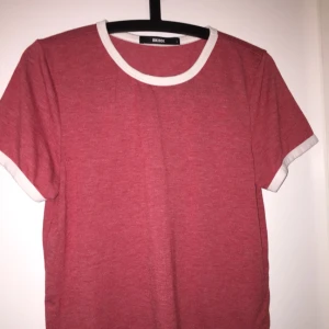  - Röd tröja från BikBok