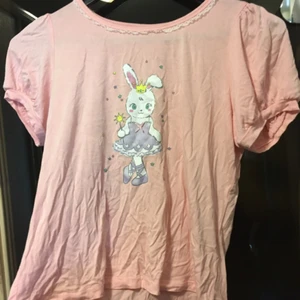  - Söt, rosa tröja från Japan, med puffärmar och kanintryck :)