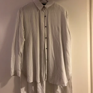  - Oversize skjorta, kritstrecksrandig 