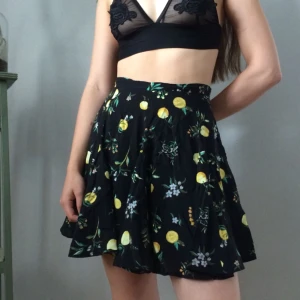  - Jättefin sommarkjol, använd två gånger🌼 Skickar mer bilder om det önskas☺️