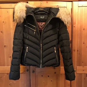  - Bara använd ett par gånger. Tvättbjörnspäls.