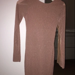  - Helt ny klänning från bikbok  Perfekt till nyår den e mer glittrig i verkligheten  