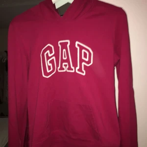  - Äkta GAP hoodie. Själs pga för liten, köparen står för frakten☺️